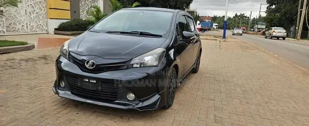 Toyota Vitz 2015 Black · Photo 1