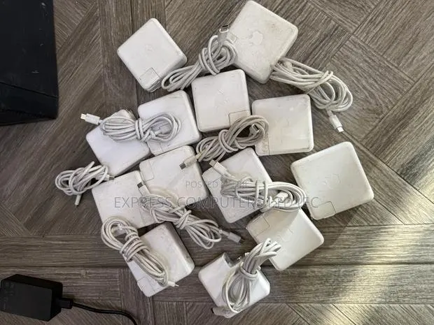 Apple Macbook Original 61/87 Watts Type C Home Used Chargers From Uk · Photo 1
