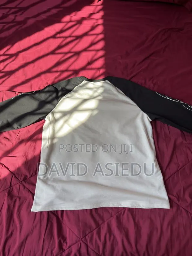 Long Sleeve Top · Photo 1