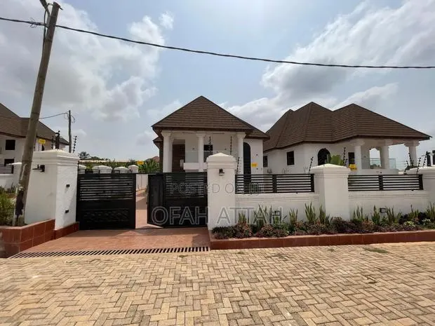 5bdrm Mansion in Santasi Brofoyedu, Kumasi Metropolitan for sale · Photo 1