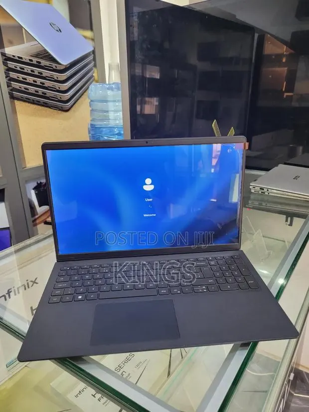 Laptop Dell Inspiron 15 3520 8GB Intel Core i7 SSD 256GB · Photo 1