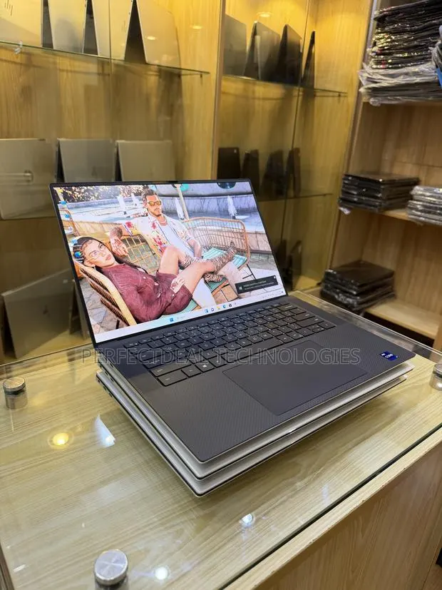 New Laptop Dell XPS 15 9510 16GB Intel Core i9 SSD 512GB · Photo 1