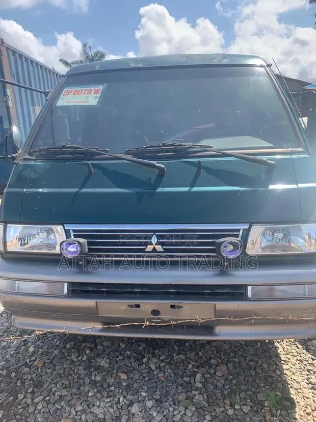 Mitsubishi L300 1999 Green · Photo 1