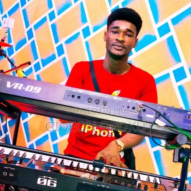 Professional Keyboardist · Photo 1