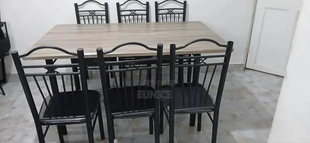 Durable Dinning Table With 6 Chairs · Photo 1