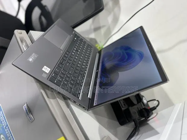Laptop HP ZBook Firefly 15 G7 16GB Intel Core i7 SSD 512GB · Photo 1