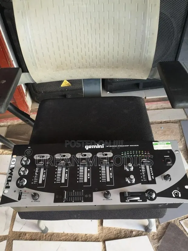 Gemini PDM-10 Stereo Preamp Mixer for DJS · Photo 1