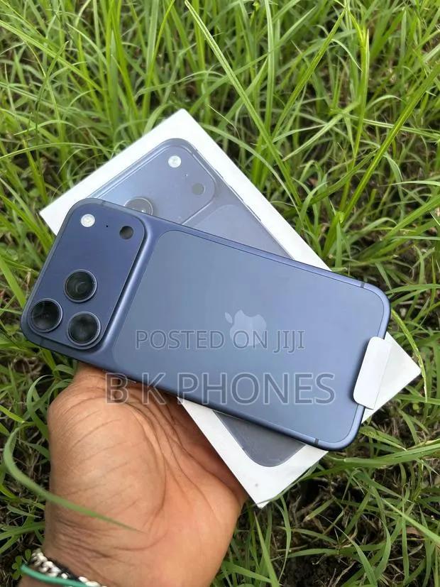 New Apple iPhone 17 Pro Max 512 GB Blue · Photo 1