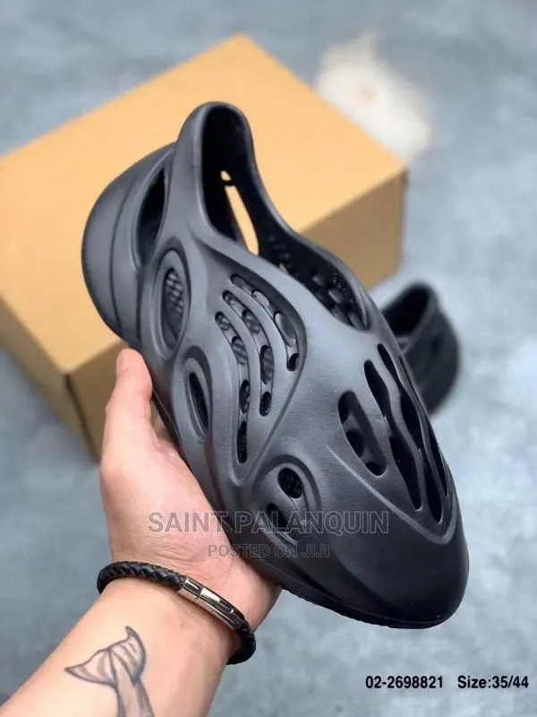 Adidas Yeezy Foam · Photo 1
