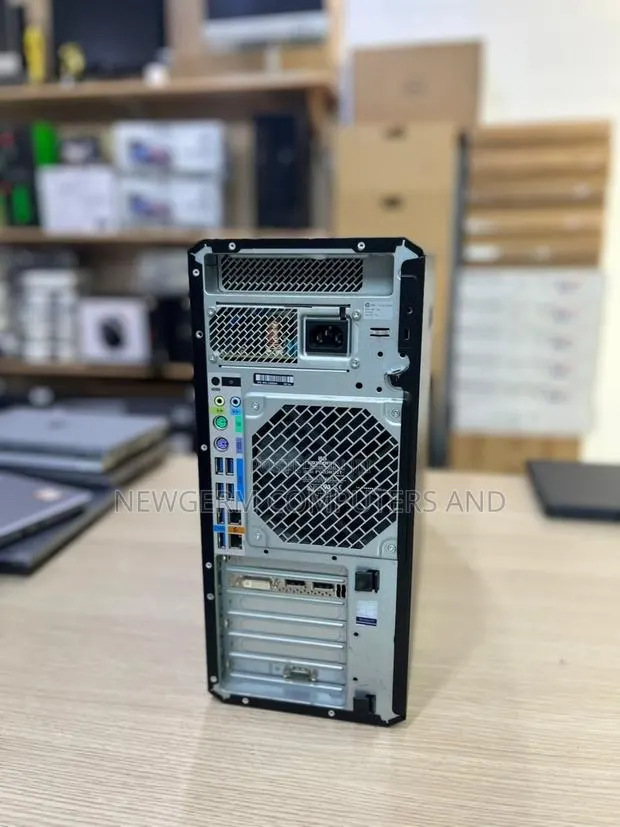 Server HP 32GB Intel Xeon HDD+SSD 256GB · Photo 1