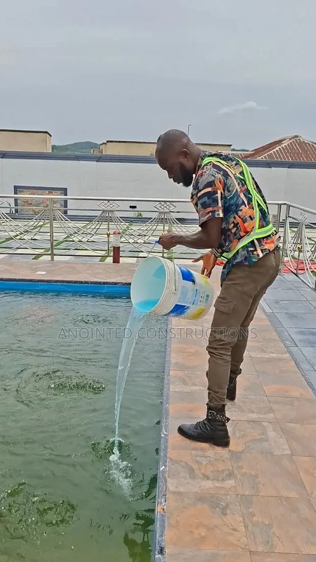 Swimming Pool Water Treatment Expert · Photo 1