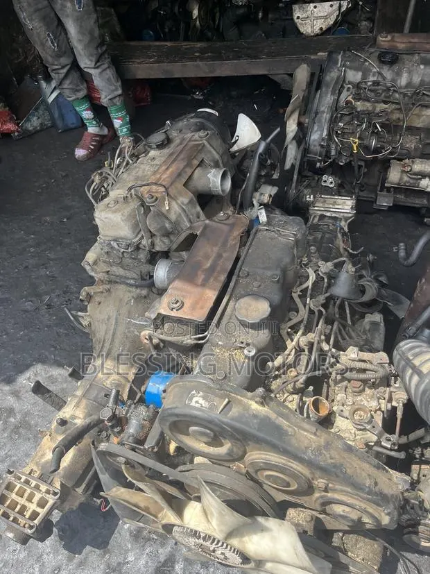 Hyundai H 100 Completed Engine · Photo 1