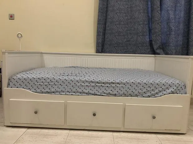 IKEA HEMNES Day Bed With 3 Storage Drawers · Photo 1