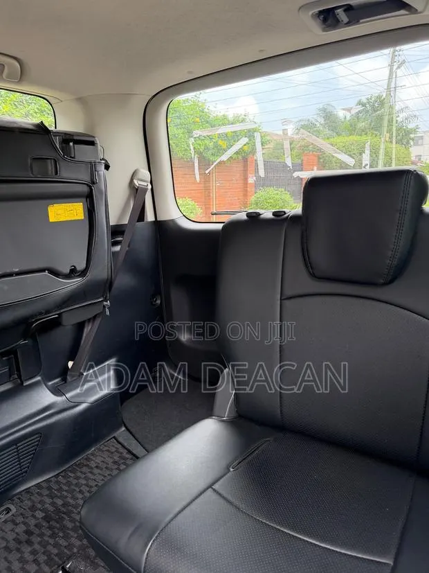 Toyota Voxy 2013 White · Photo 6