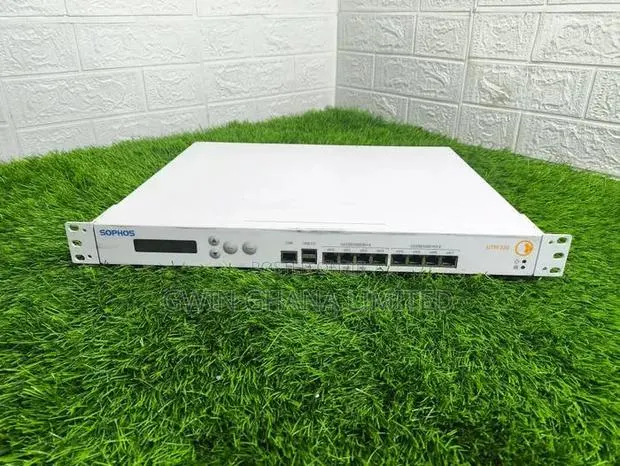 Sophos Utm 320 8-Port Gigabit Ethernet Firewall Security Appliance · Photo 1