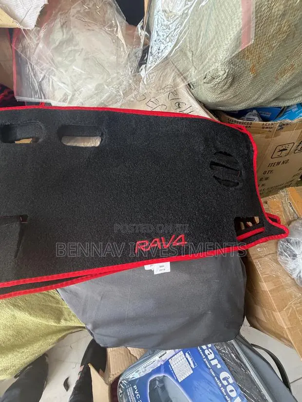 Dashboard Cover for Toyota RAV4 2015 to 2018 · Photo 1