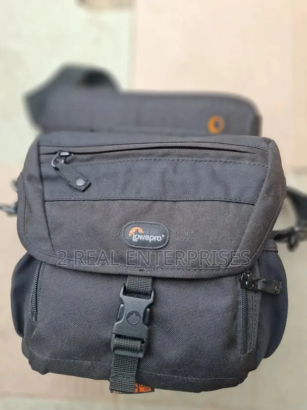 Lowepro Nova 160 AW Camera Shoulder Bag · Photo 1
