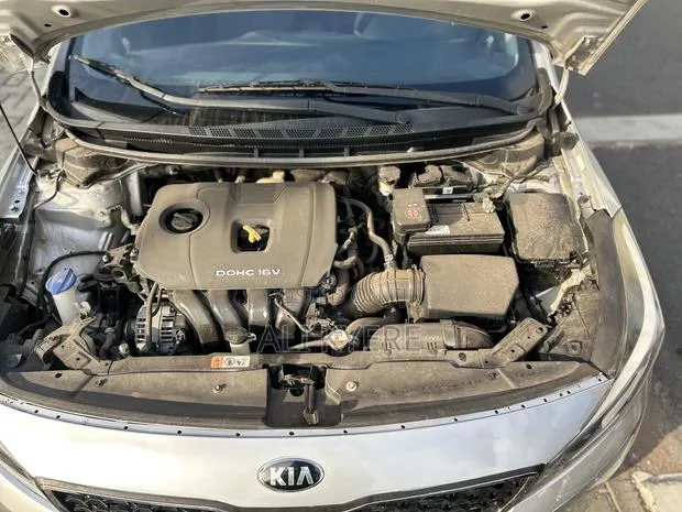 Kia Forte S Sedan 2017 Silver · Photo 1
