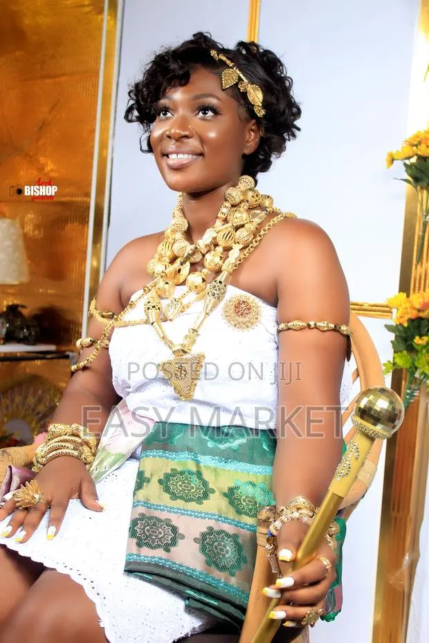 Traditional Kente Birthday Shoot and Rent in Kumasi · Photo 1