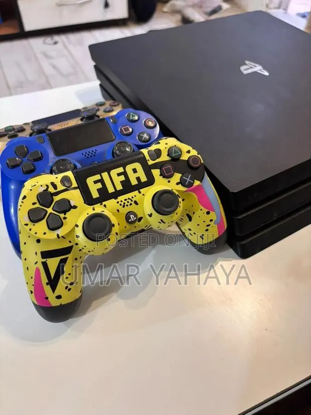 Play Station 4 Pro · Photo 1