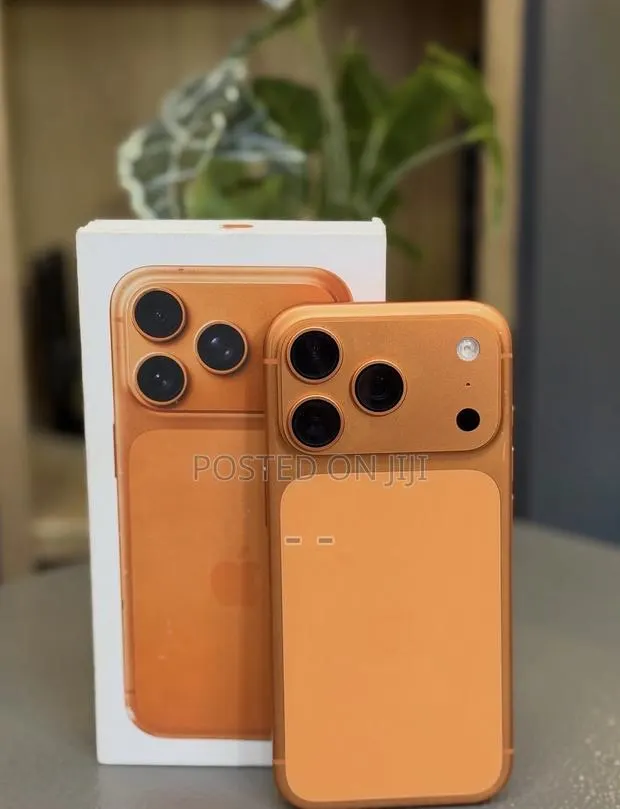 Apple iPhone 17 Pro Max 256 GB Orange · Photo 1