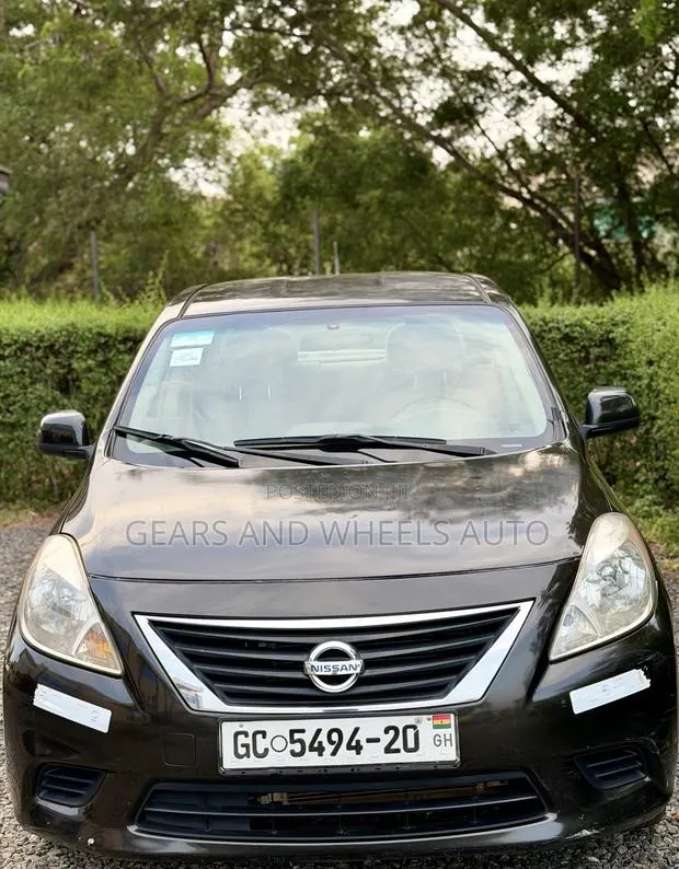 Nissan Versa 1.6 SV 2013 Black · Photo 1