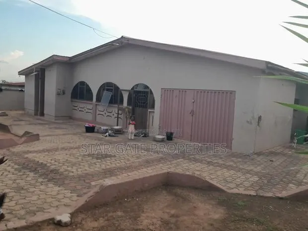 6bdrm House in Atonsu Edwinease (, Kumasi Metropolitan for sale · Photo 1