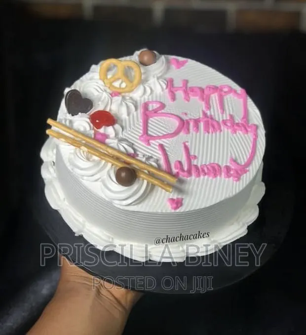 Cream Birthday Cake · Photo 1