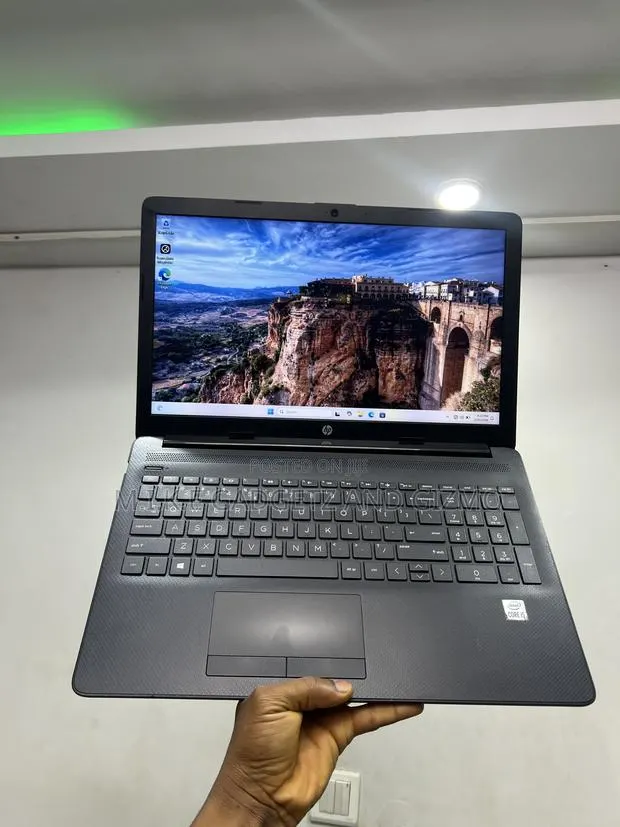Laptop HP 15-da2933nia 8GB Intel Core i5 SSD 512GB · Photo 1