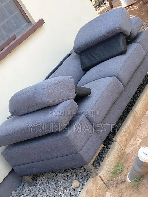 Real Cleaning Services and Removing of Dirt in Sofa · Photo 1