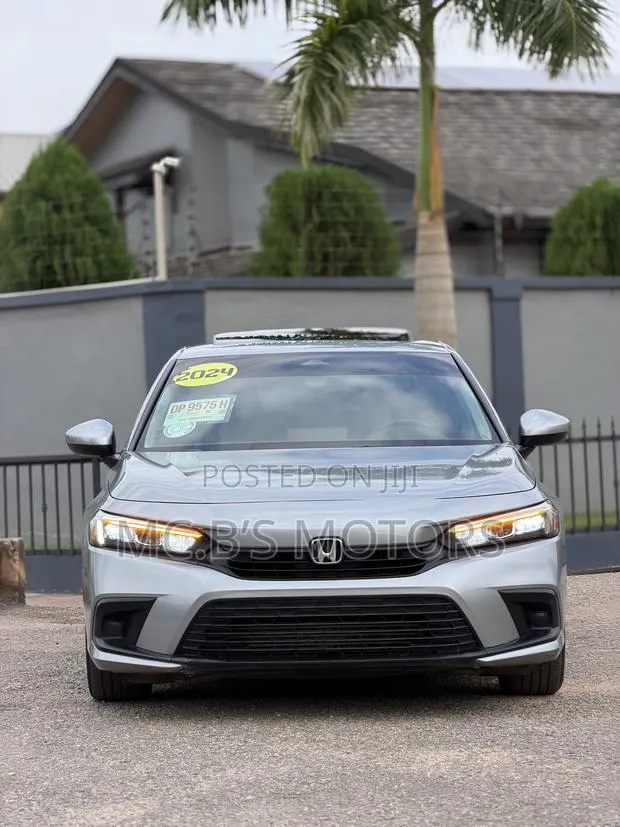 Honda Civic 2024 Silver · Photo 1