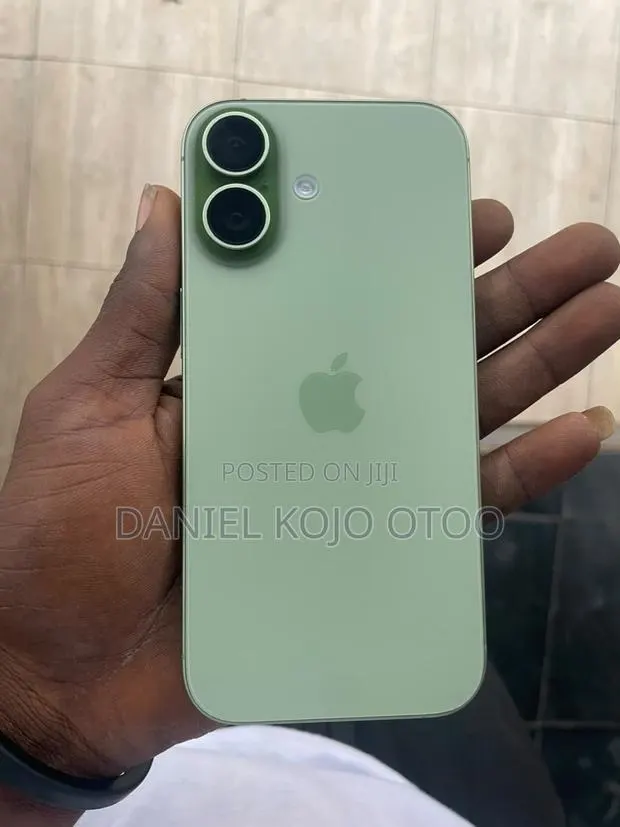 Apple iPhone 17 256 GB Green · Photo 1