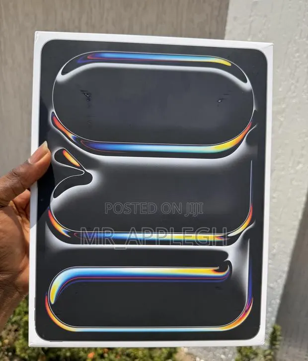 New Apple iPad Pro 13 (2025) 1 TB Silver · Photo 1