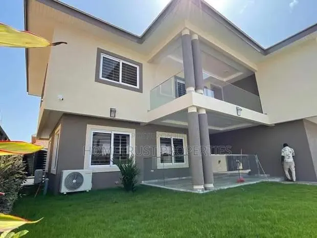 4bdrm Duplex in East Airport for sale ยท Photo 1