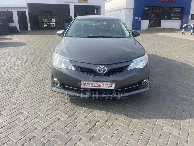 Toyota Camry SE 4dr Sedan (2.5L 4cyl 6A) 2015 Gray · Photo 1