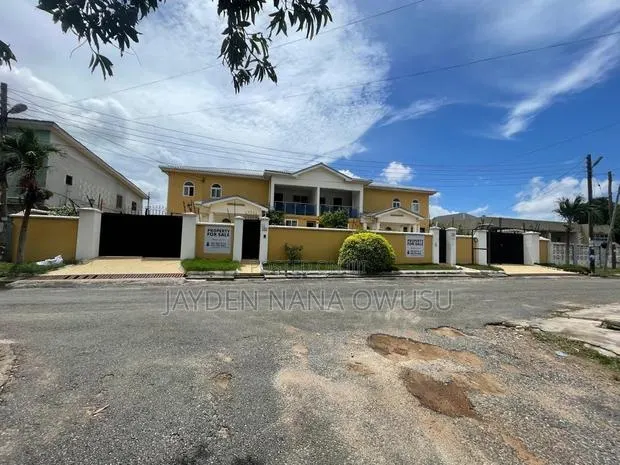 8bdrm House in Osu for sale · Photo 1