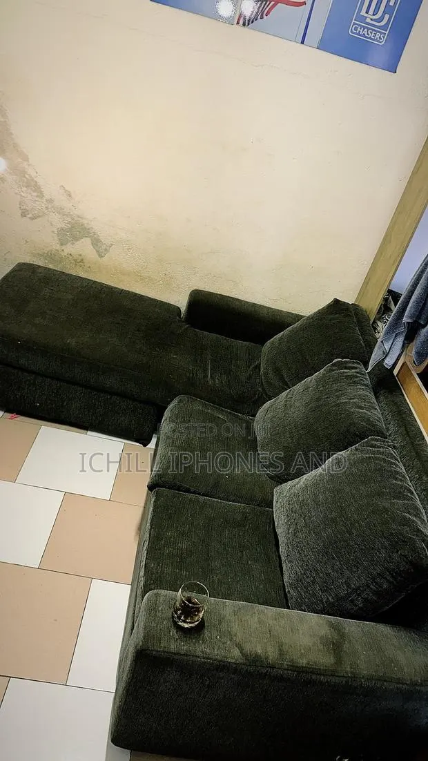 L Shaped Sofa · Photo 1