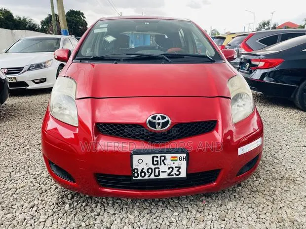 Toyota Vitz 1.5 FWD 3dr 2010 Red · Photo 1