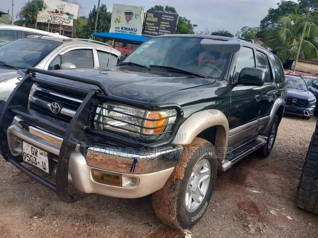 Toyota 4-Runner 1999 Green · Photo 1