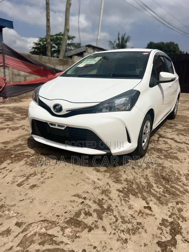 Toyota Vitz 1.3 AWD 5dr 2015 White · Photo 1
