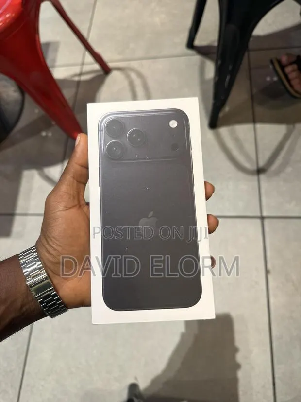 New Apple iPhone 18 Pro Max 1 TB Black · Photo 1