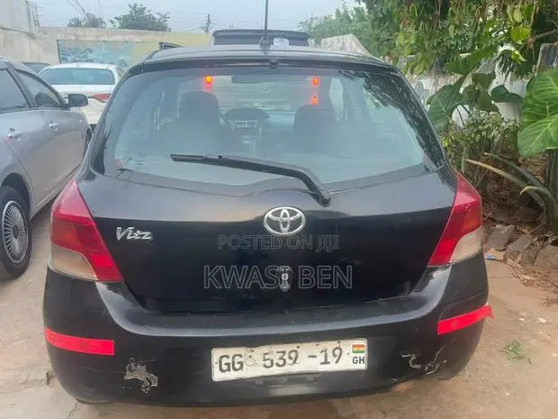Toyota Yaris 2010 Black · Photo 1