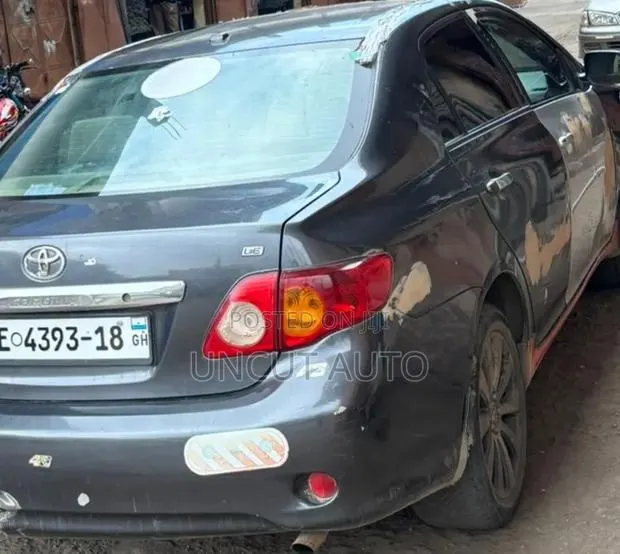 Toyota Corolla 2010 Black · Photo 2