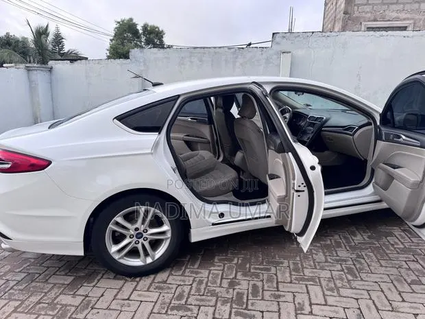 Ford Fusion 2018 White · Photo 1