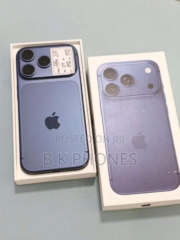 Apple iPhone 17 Pro Max 512 GB Blue · Photo 1
