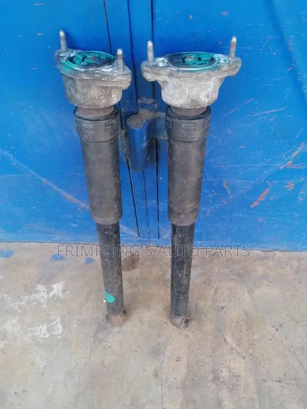 Benz 204 C250 2012 Back Shocks Absorbers · Photo 1