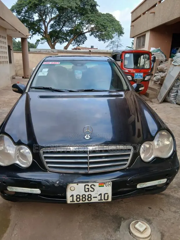 Mercedes-Benz C-Class 2010 Black · Photo 1