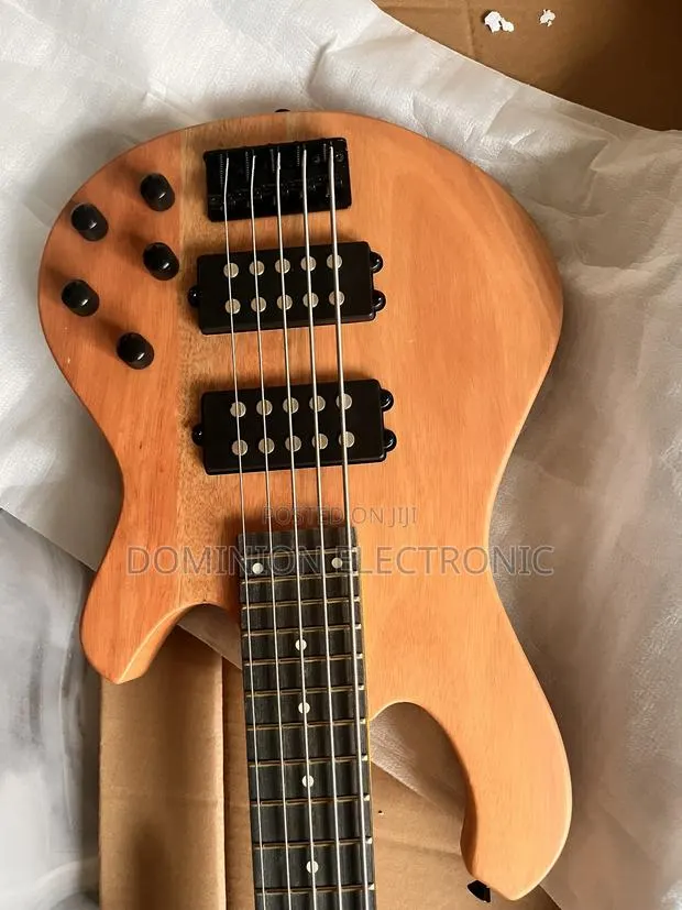 Ibanez Bass Guitar Active · Photo 1