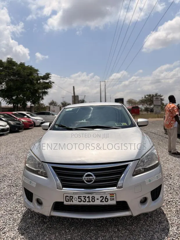 Nissan Sentra SR 4dr Sedan (1.8L 4cyl CVT) 2014 Silver · Photo 1