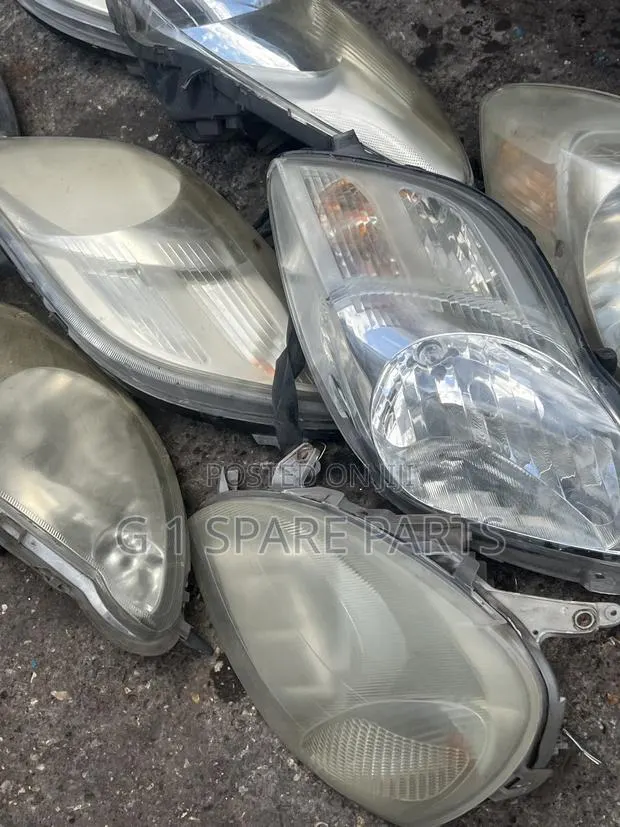 Toyota Vitz /Yaris Front Headlights Pair · Photo 1